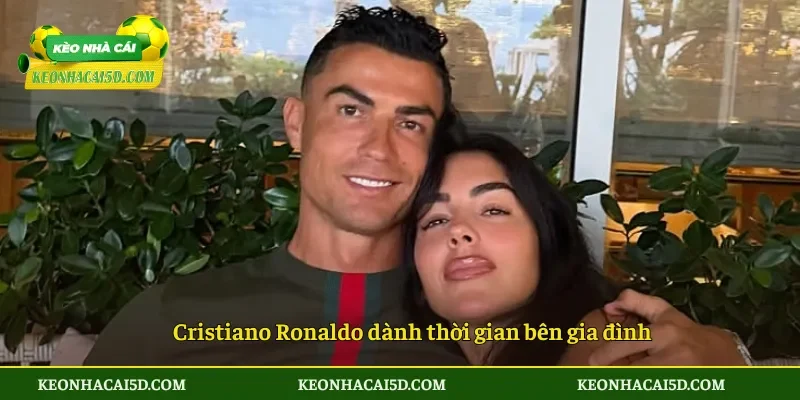 Cristiano Ronaldo dành thời gian bên gia đình