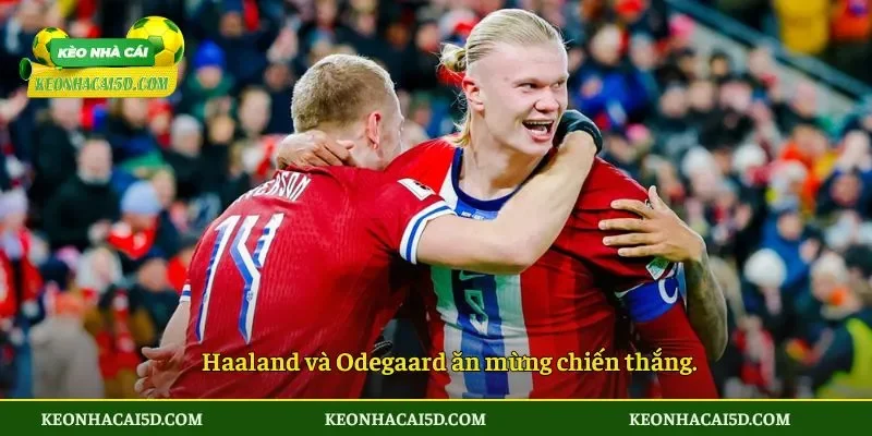 Haaland và Odegaard ăn mừng chiến thắng