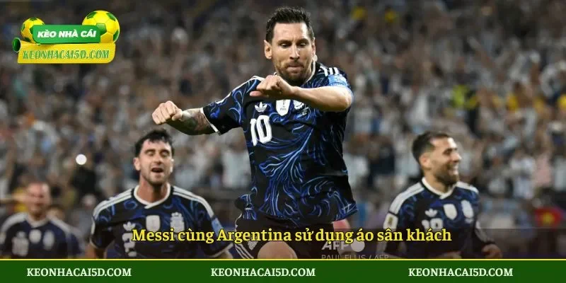 Messi cùng Argentina sử dụng áo sân khách