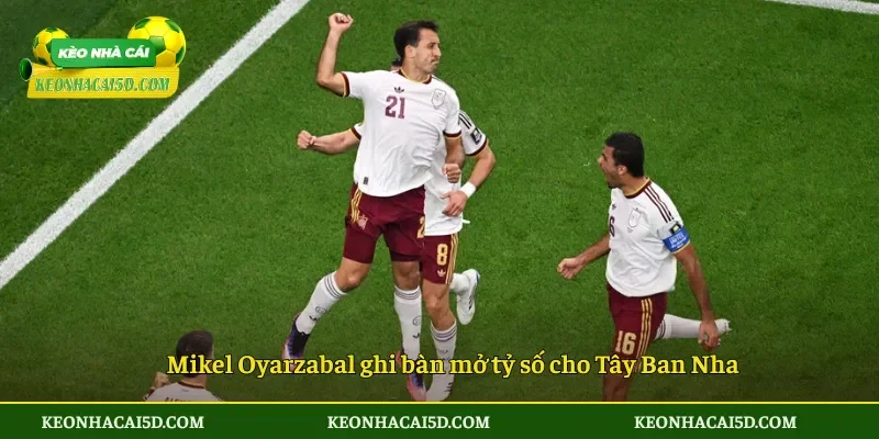 Mikel Oyarzabal ghi bàn mở tỷ số cho Tây Ban Nha