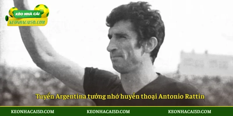 Vì sao Argentina đeo băng đen trong World Cup 2026? 2 Tuyển Argentina tưởng nhớ huyền thoại Antonio Rattin